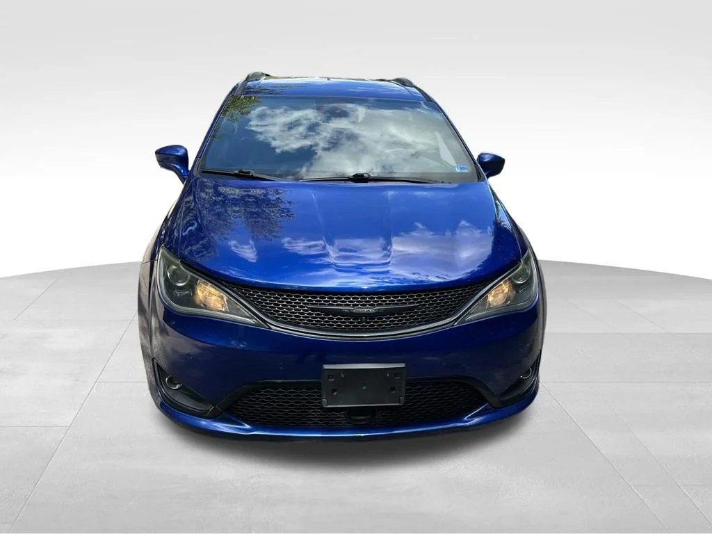 Used 2019 Blue Chrysler Touring L image 9