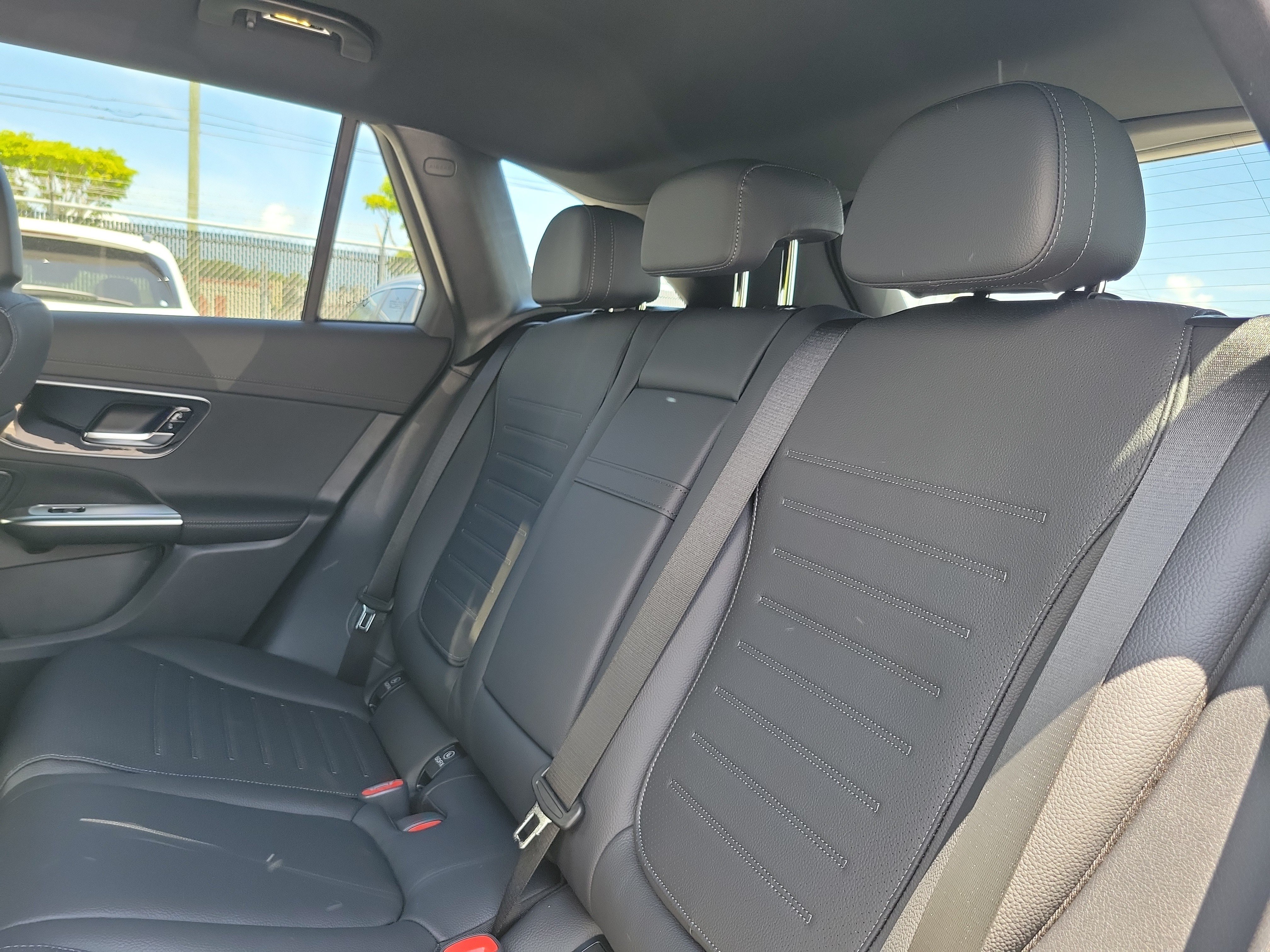 New 2026 MANUFAKTUR Alpine Grey Mercedes-Benz GLC 300 image 34