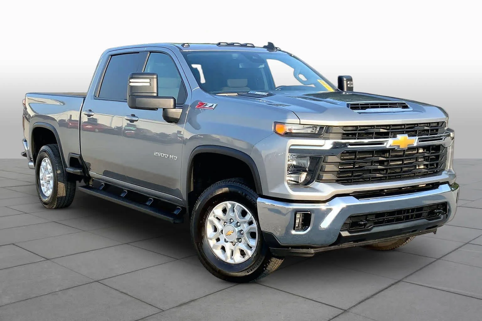 Used 2025 Sterling Gray Metallic Chevrolet LT image 3
