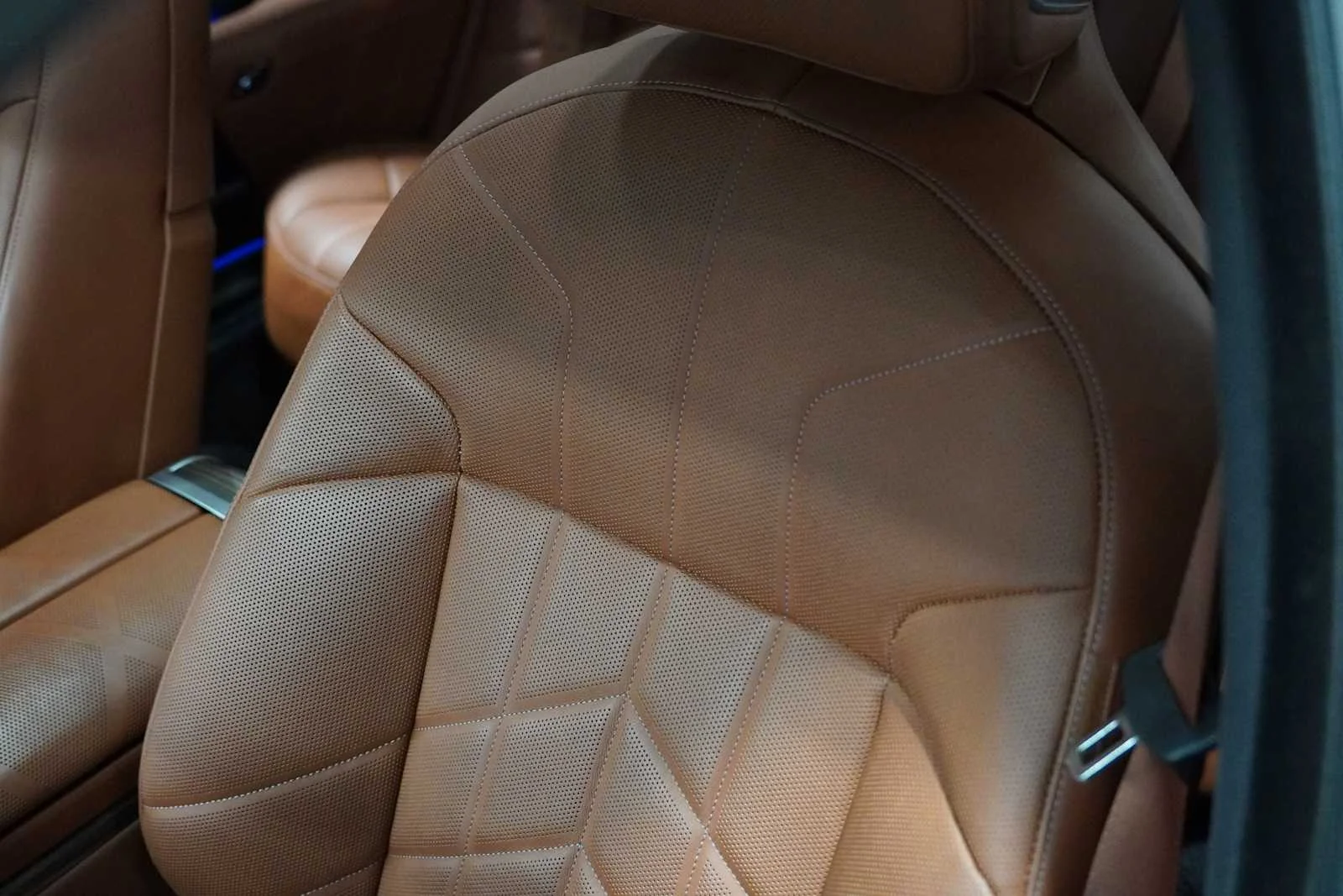 Used 2025 Carbon Black Metallic BMW 750e xDrive image 12