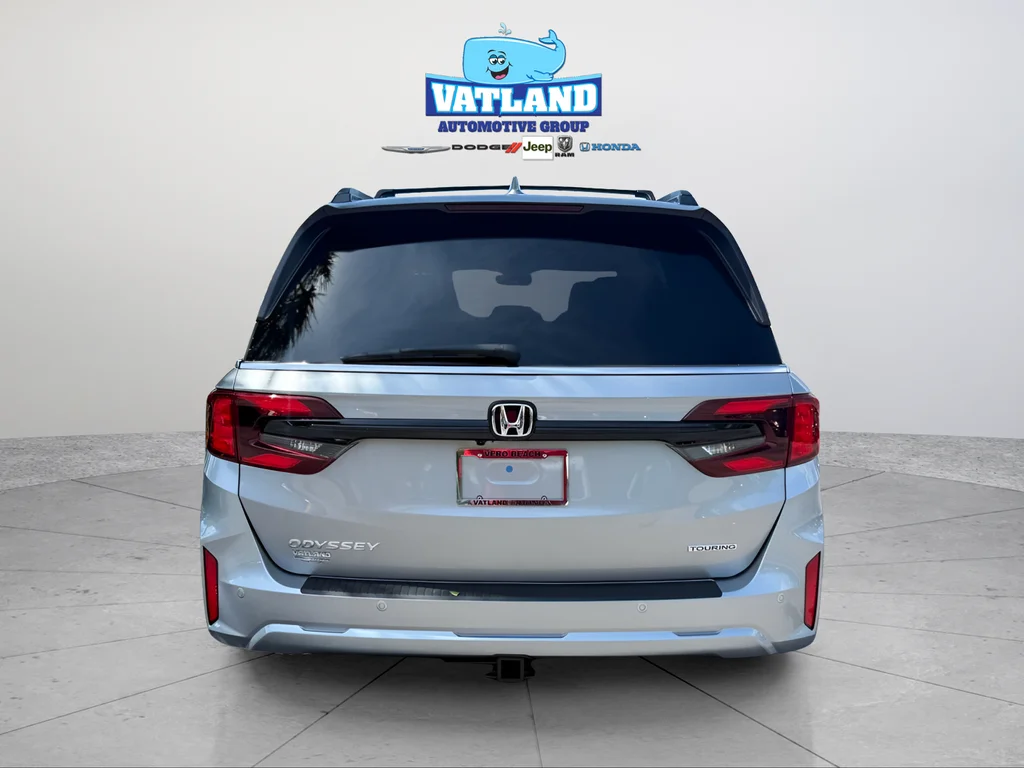 New 2026 Solar Silver Metallic Honda Touring image 4