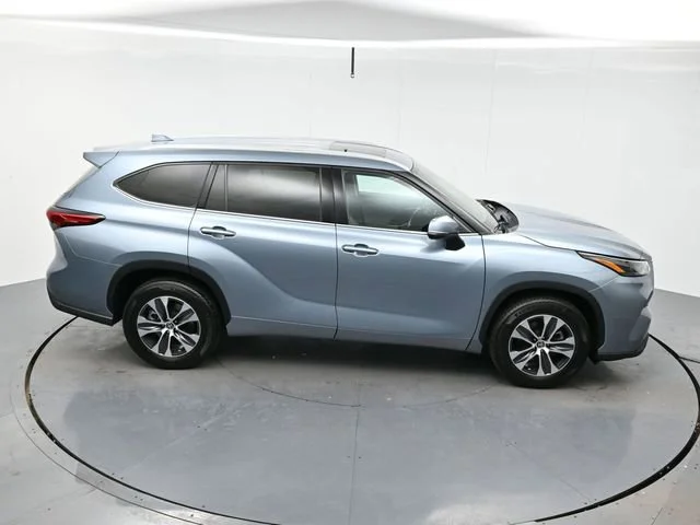 Used 2022 Moon Dust Toyota XLE image 41