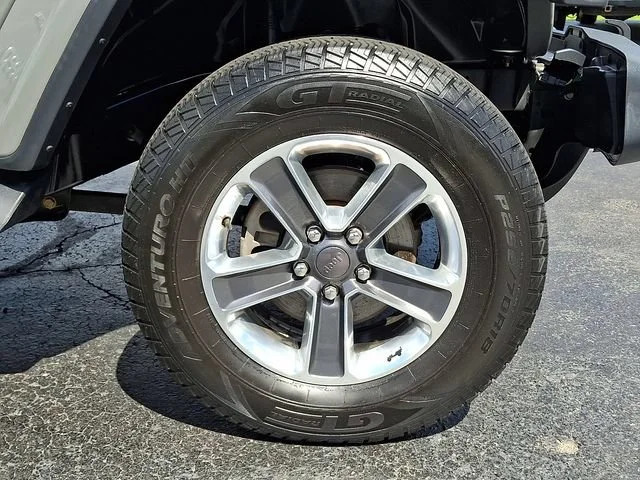 Used 2018 Gray Jeep Sahara 4x4 image 9