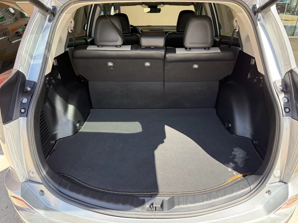 Used 2018 Silver Sky Metallic Toyota Limited image 30