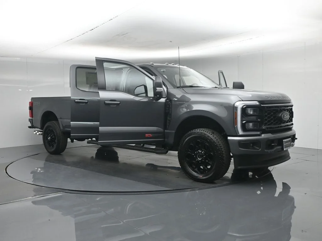 New 2026 Carbonized Gray Metallic Ford XLT image 33