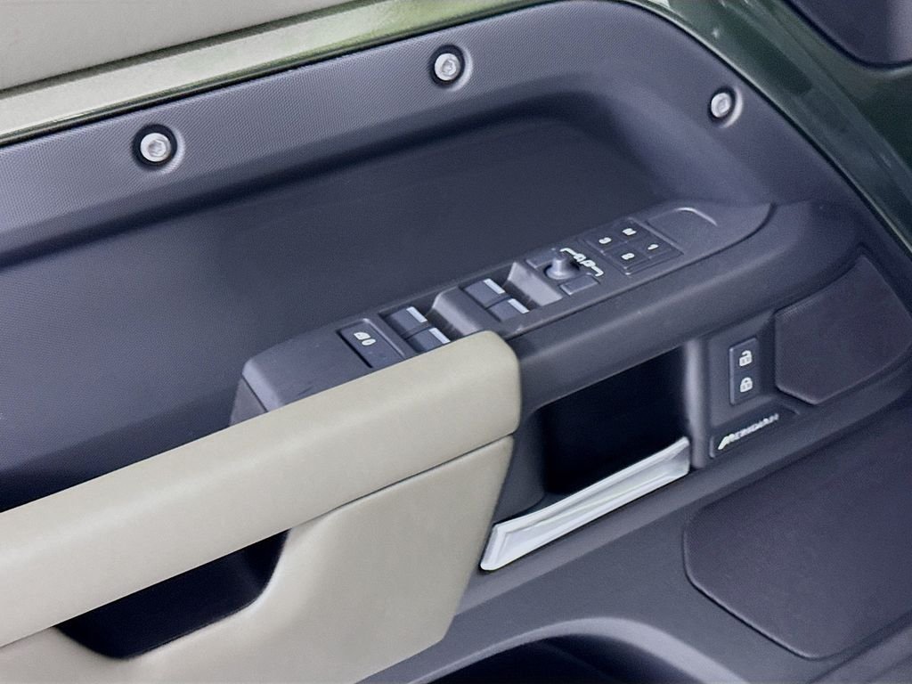 New 2026 Woolstone Green Land Rover S image 25