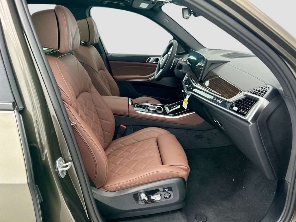 New 2026 Green Metallic BMW xDrive40i image 19