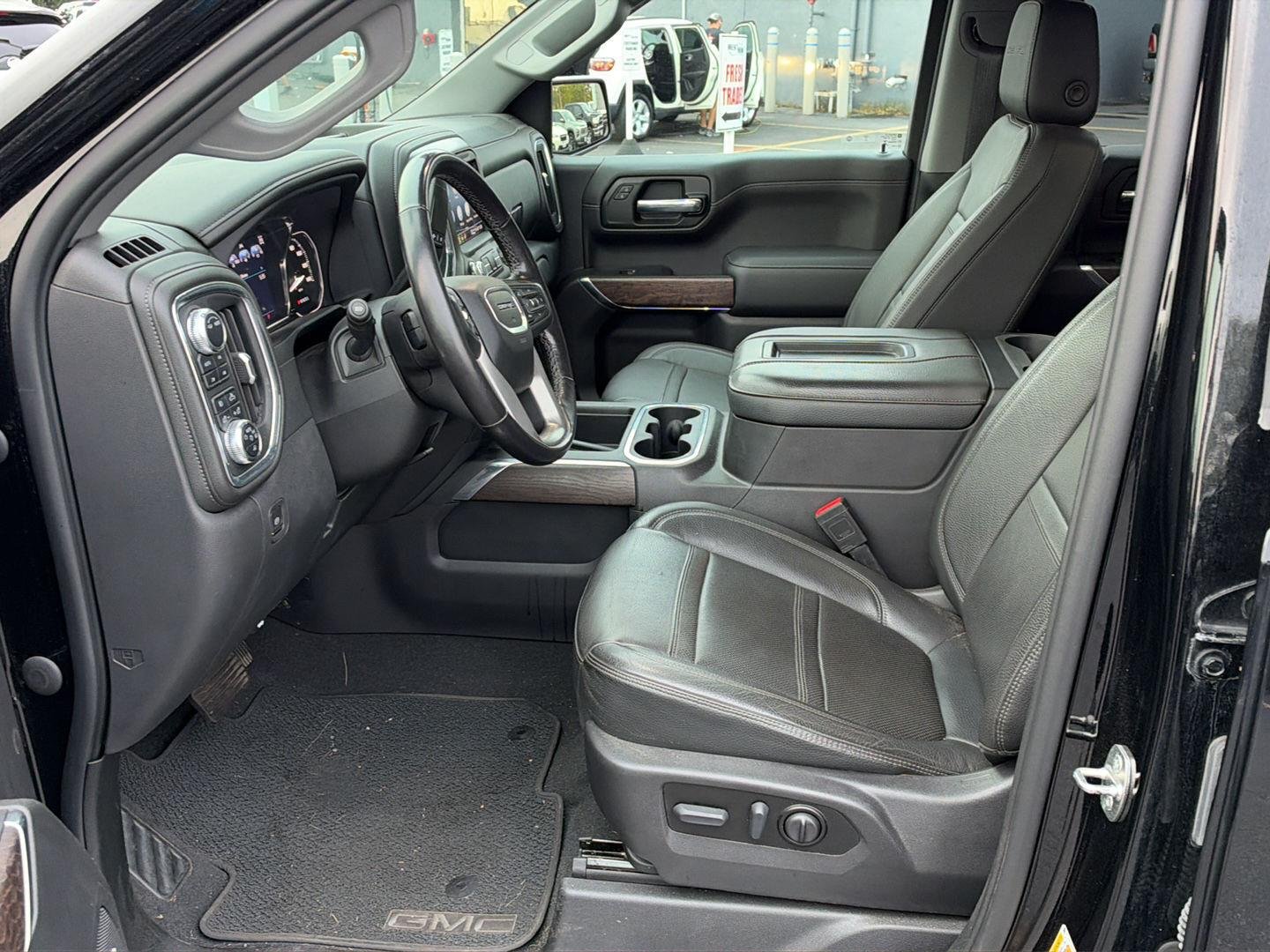 Used 2022 Onyx Black GMC Denali image 13