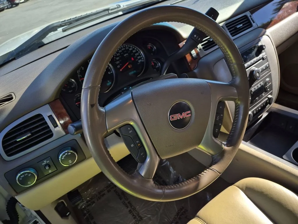 Used 2011 White GMC SLT image 16