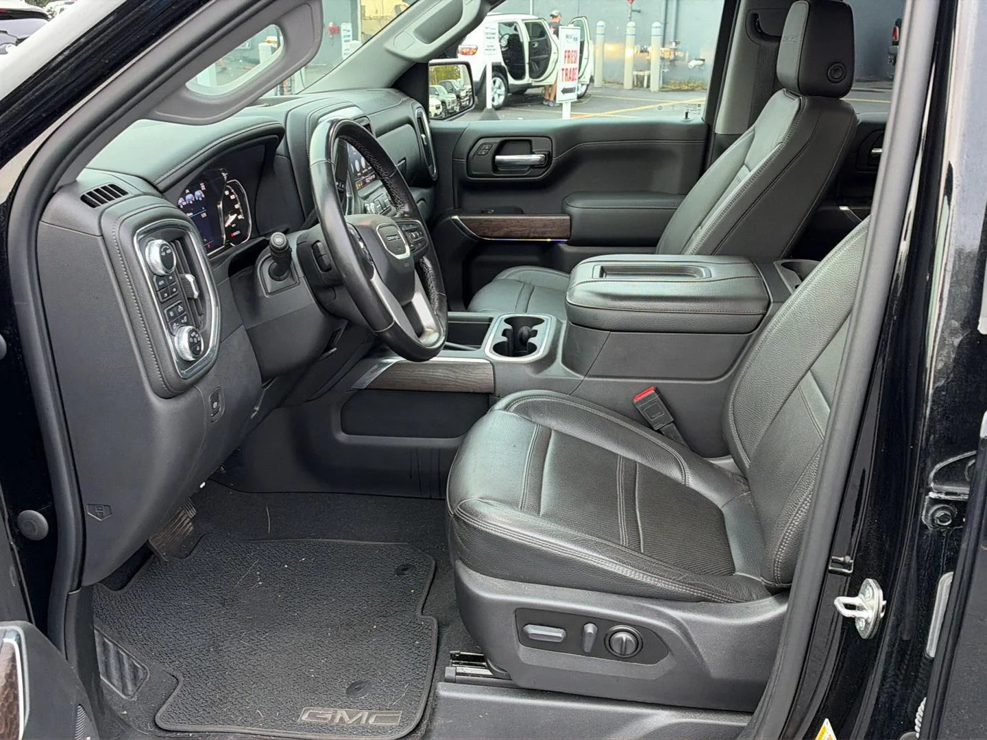 Used 2022 Onyx Black GMC Denali image 13