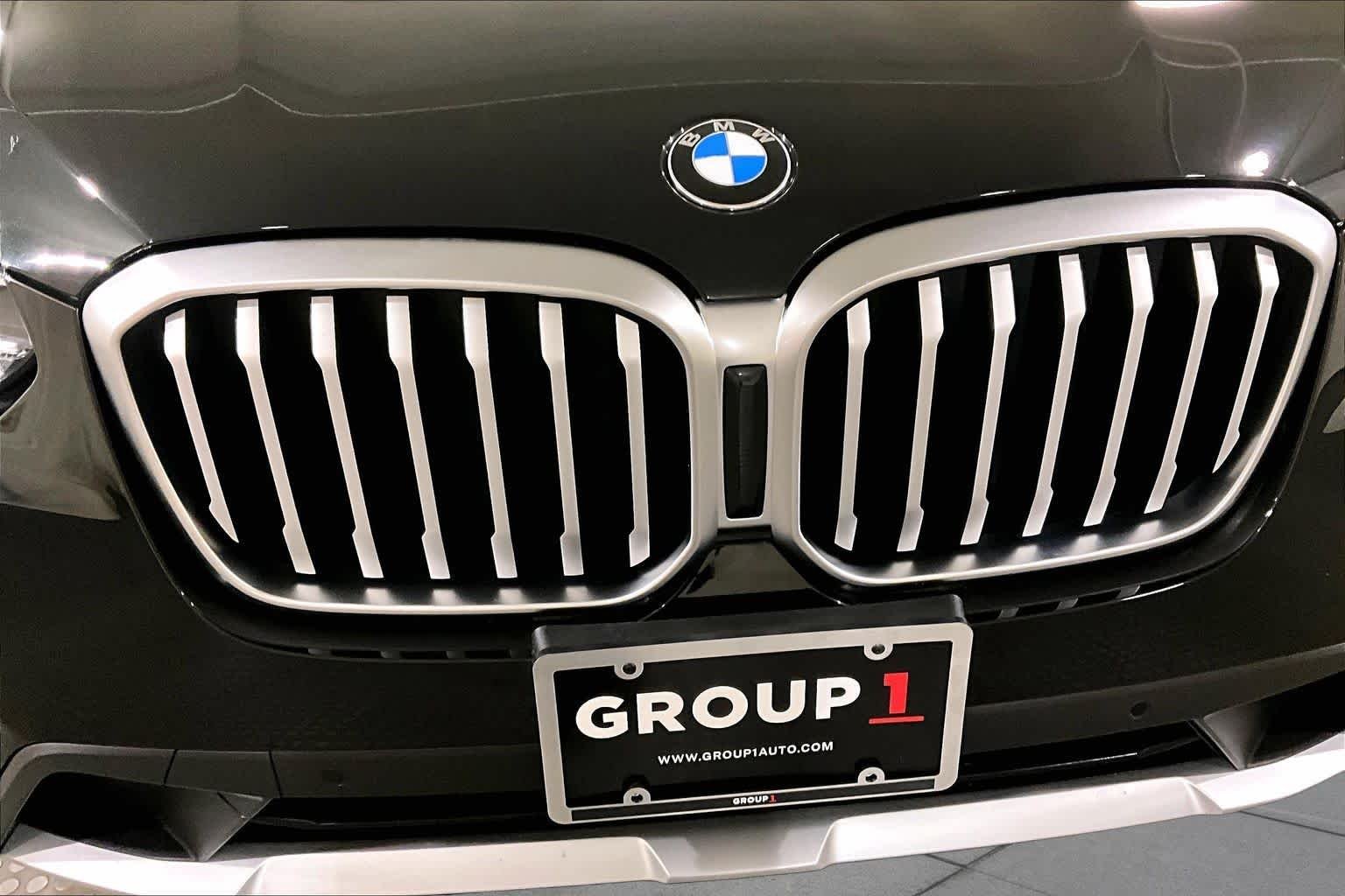 Used 2022 Black Sapphire Metallic BMW xDrive30i image 31