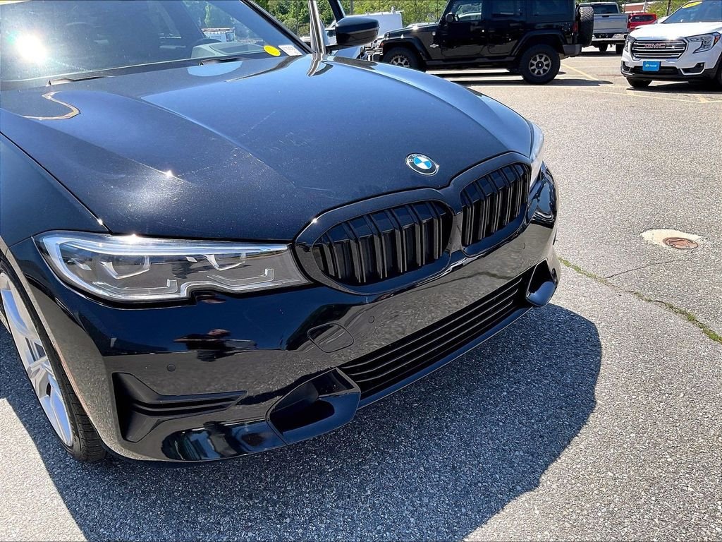 Used 2021 Black BMW 330i image 31