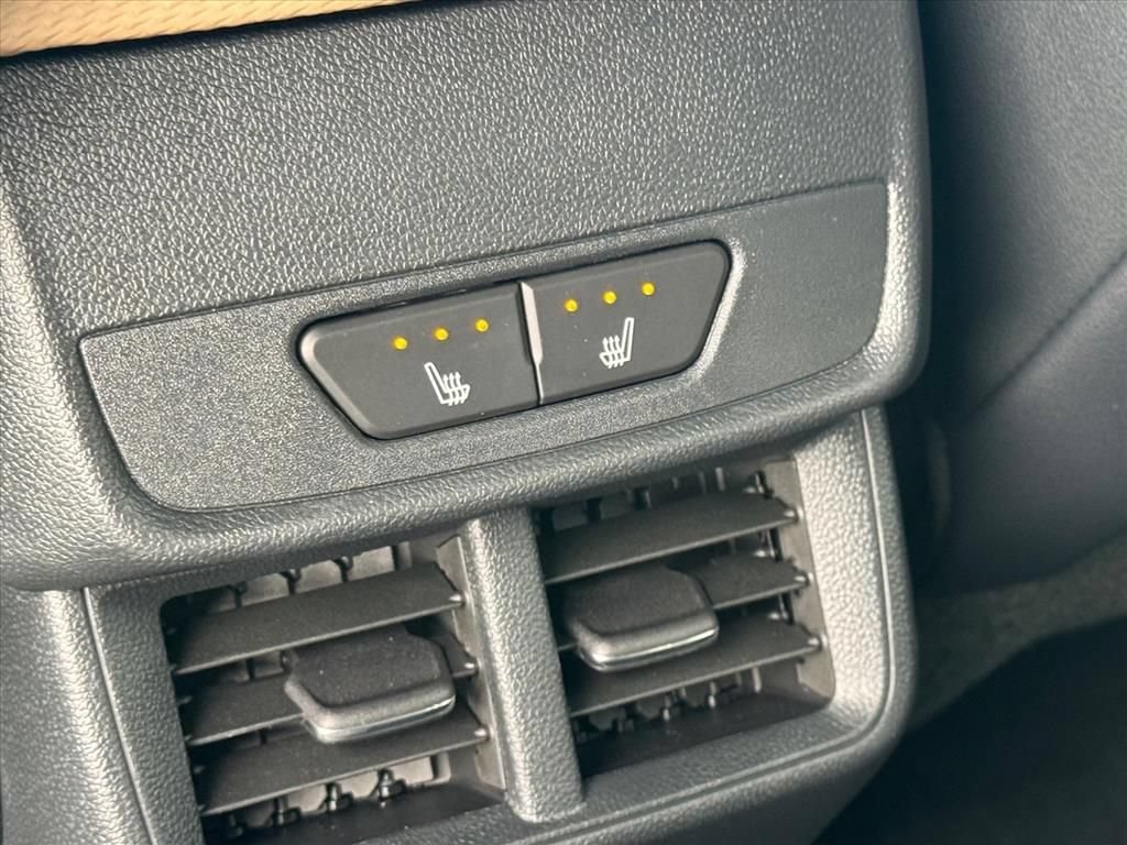 New 2026 Polar White Tricoat Chevrolet ACTIV image 9