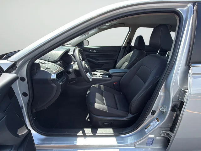 Used 2024 Silver Nissan 2.5 SV image 30