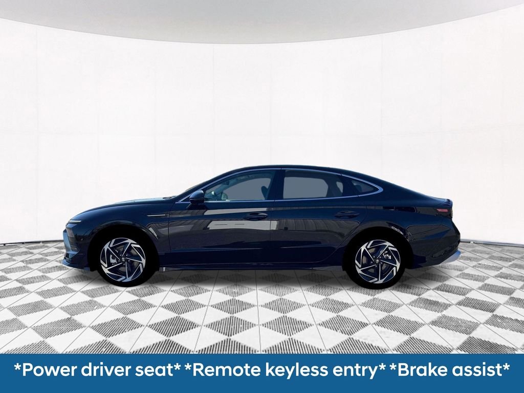 New 2026 Black Hyundai SEL Sport image 4