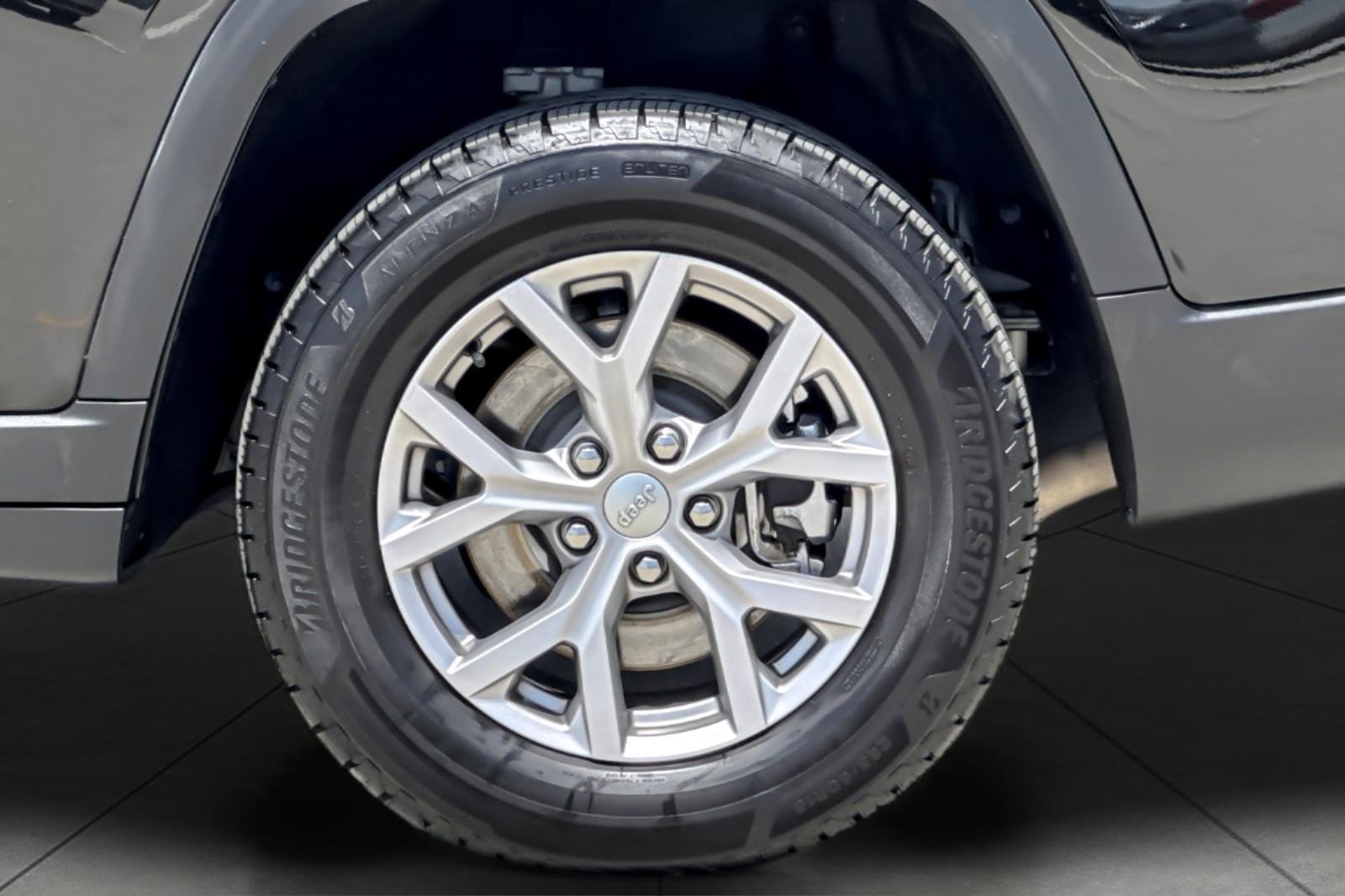 Used 2022 Diamond Black Crystal Pearlcoat Jeep Limited image 27