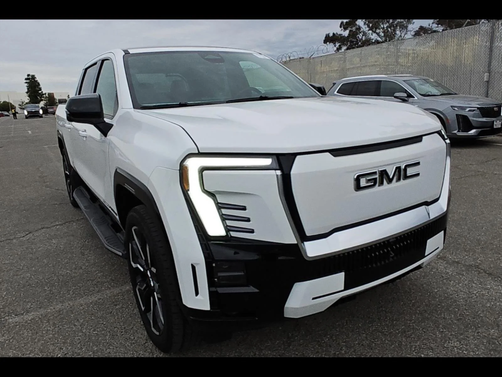 Used 2025 Summit White GMC Extended Range Denali image 14