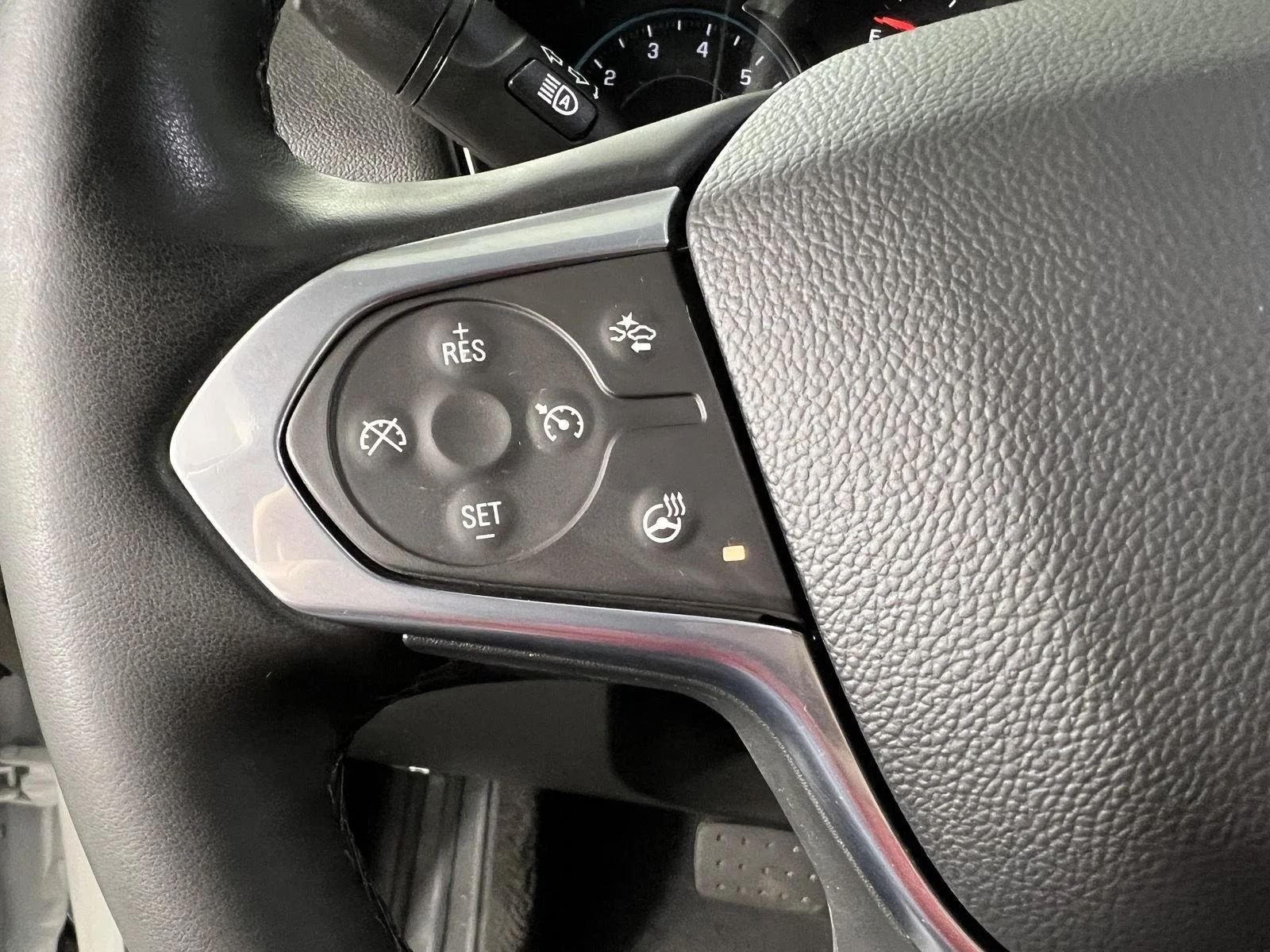 Used 2024 Summit White Chevrolet RS image 27