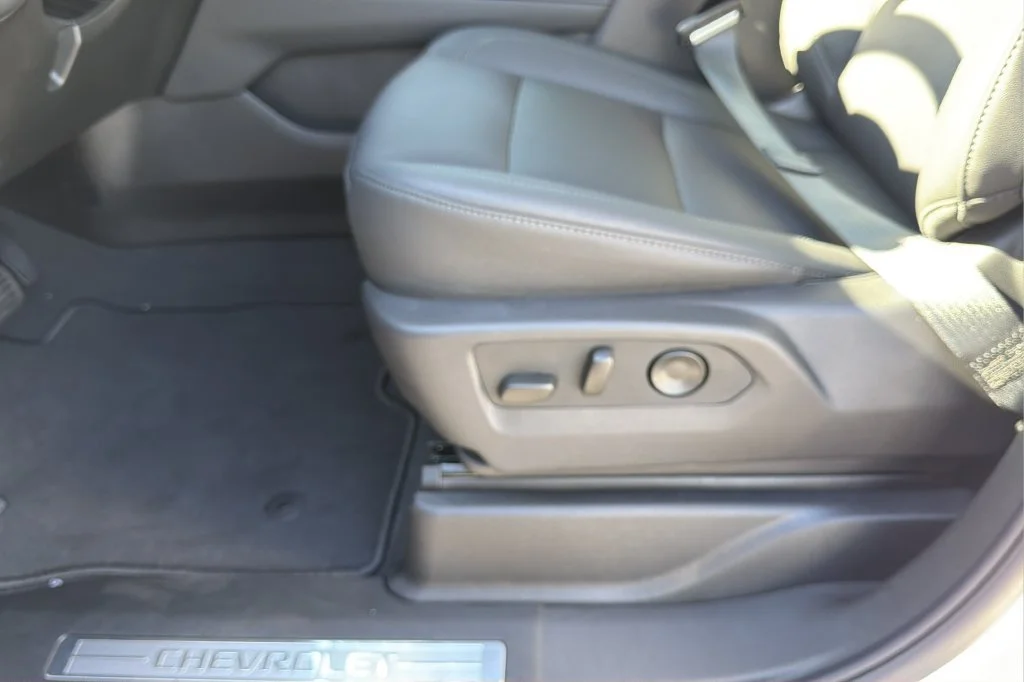 New 2026 Summit White Chevrolet LT image 19