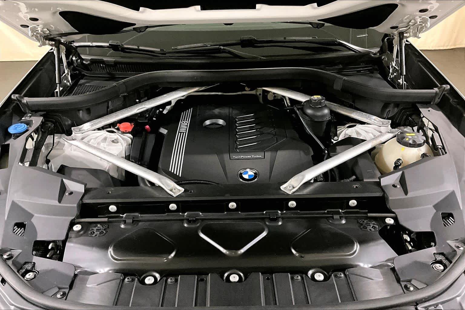 Used 2019 Mineral White Metallic BMW xDrive40i image 29