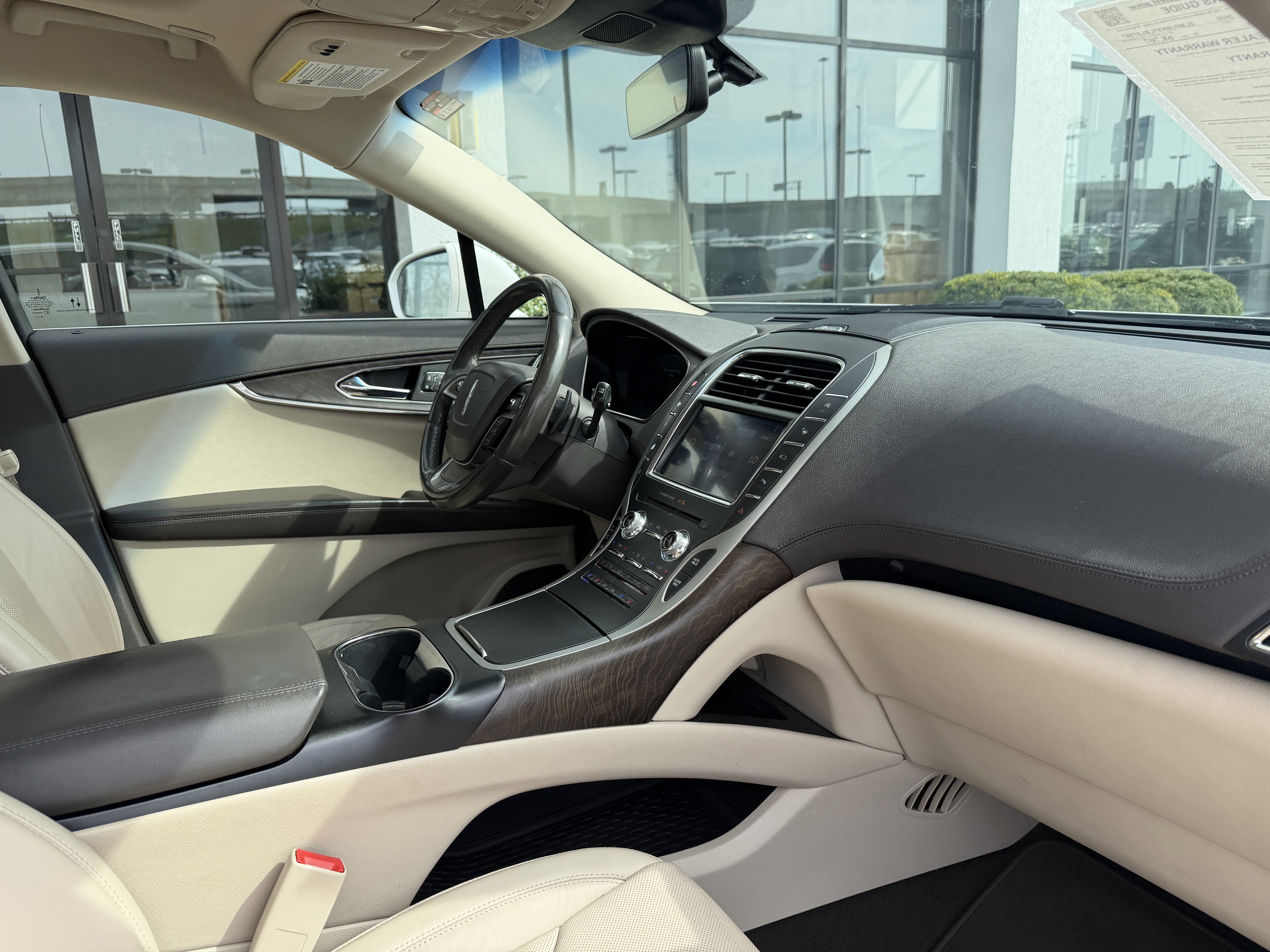 Used 2020 Pristine White Lincoln Reserve image 19