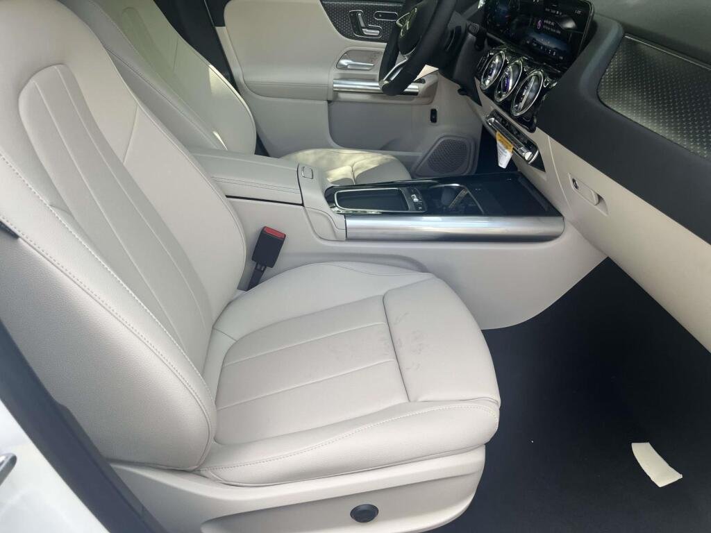 New 2026 Polar White Mercedes-Benz GLA 250 image 21