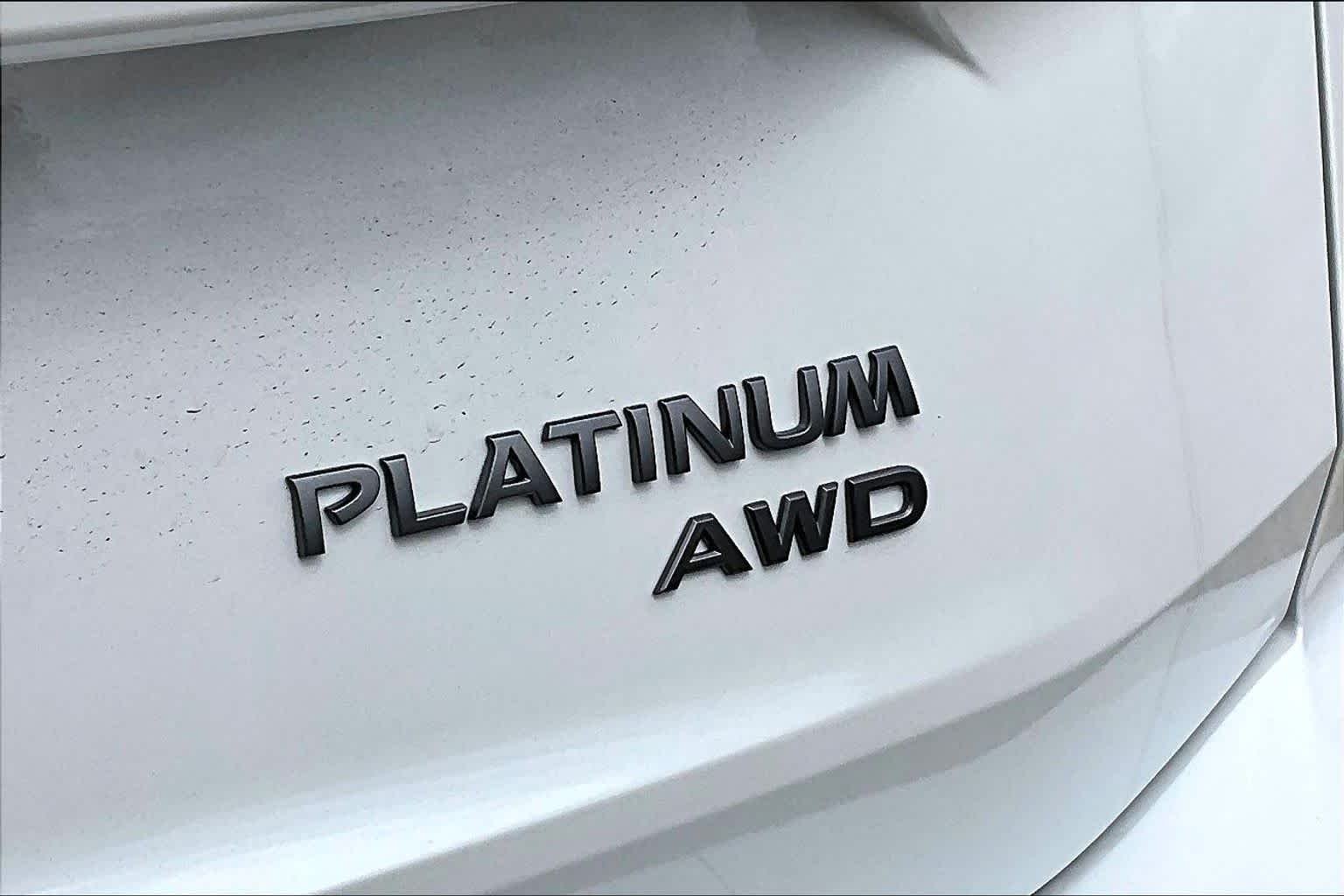New 2026 Everest White Pearl TriCoat / Super Black Two-tone Nissan Platinum image 8