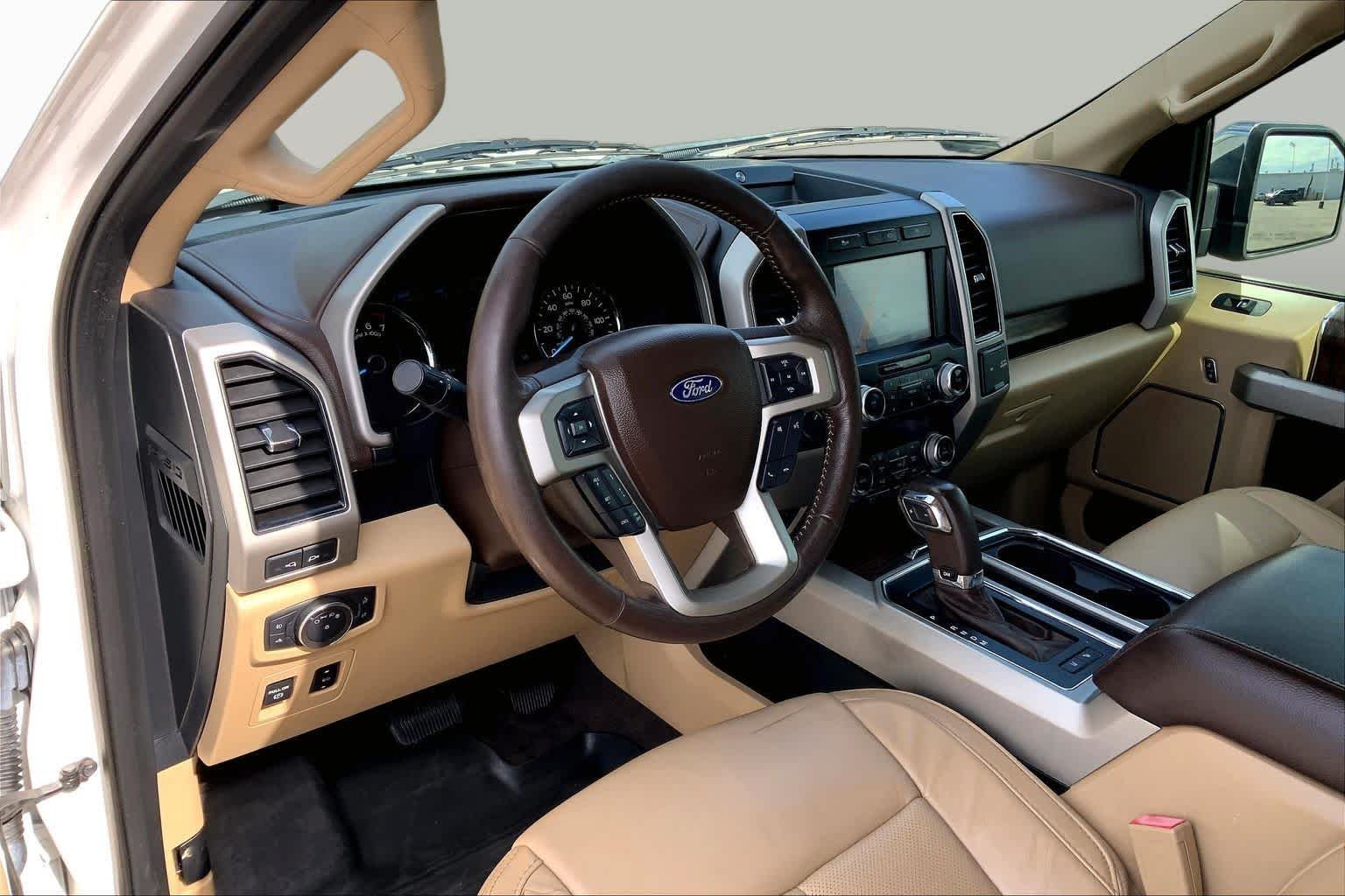 Used 2019 White Platinum Metallic Tri-Coat Ford LARIAT image 18