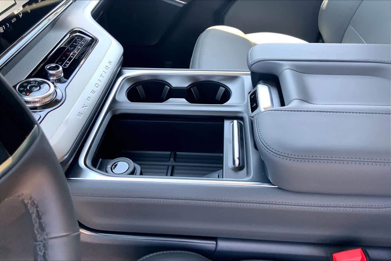 New 2026 Star White Metallic Tri-Coat Ford Active image 7