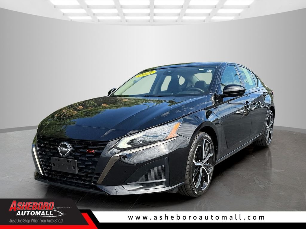 Used 2025 Black Nissan 2.5 SR image 1