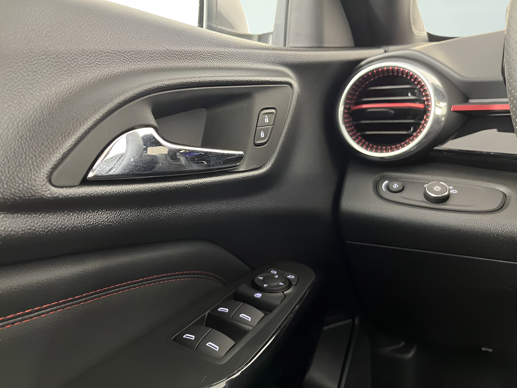 Used 2025 Summit White Chevrolet 2RS image 23