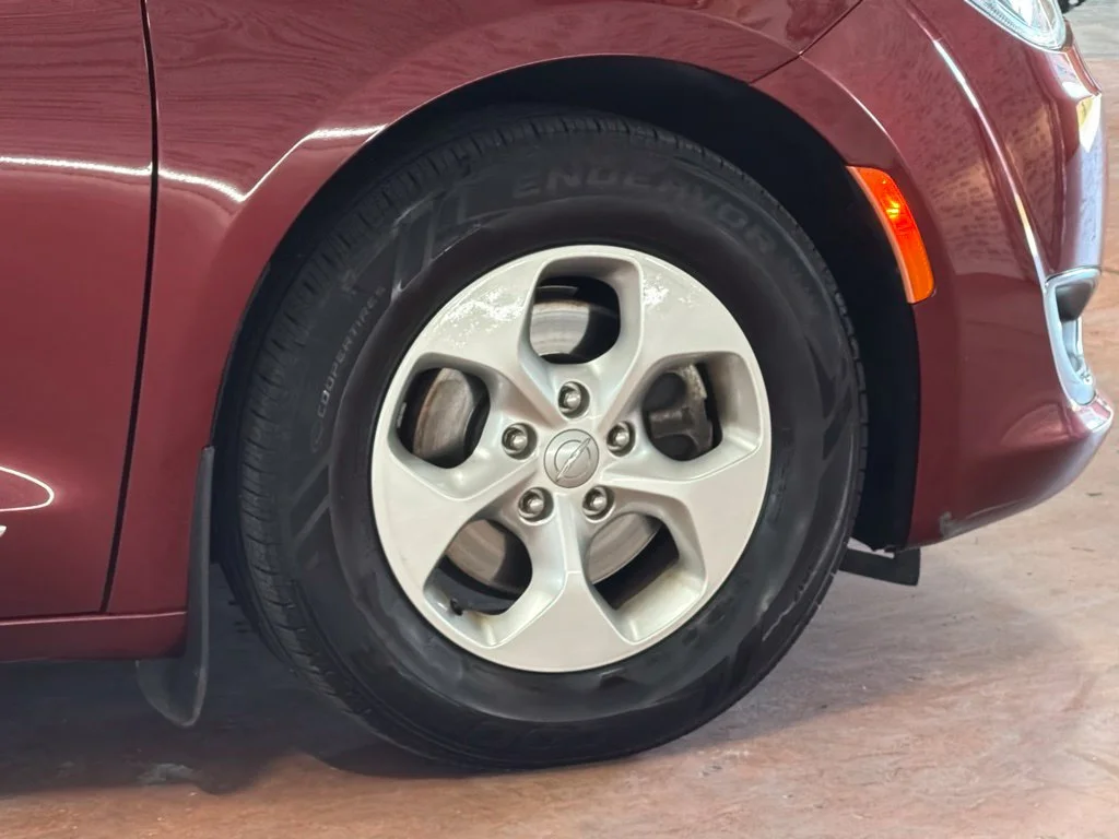 Used 2017 Velvet Red Pearlcoat Chrysler Touring L Plus image 9