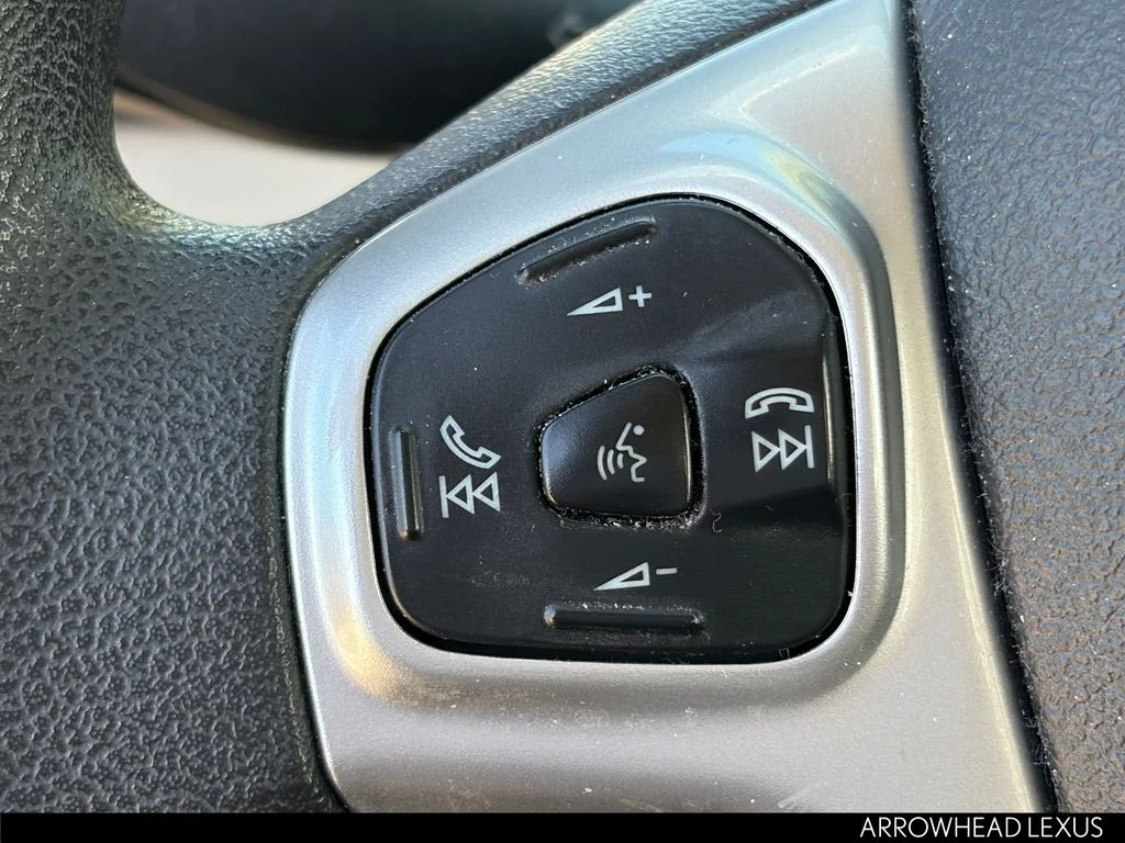 Used 2019 Green Ford SE image 9