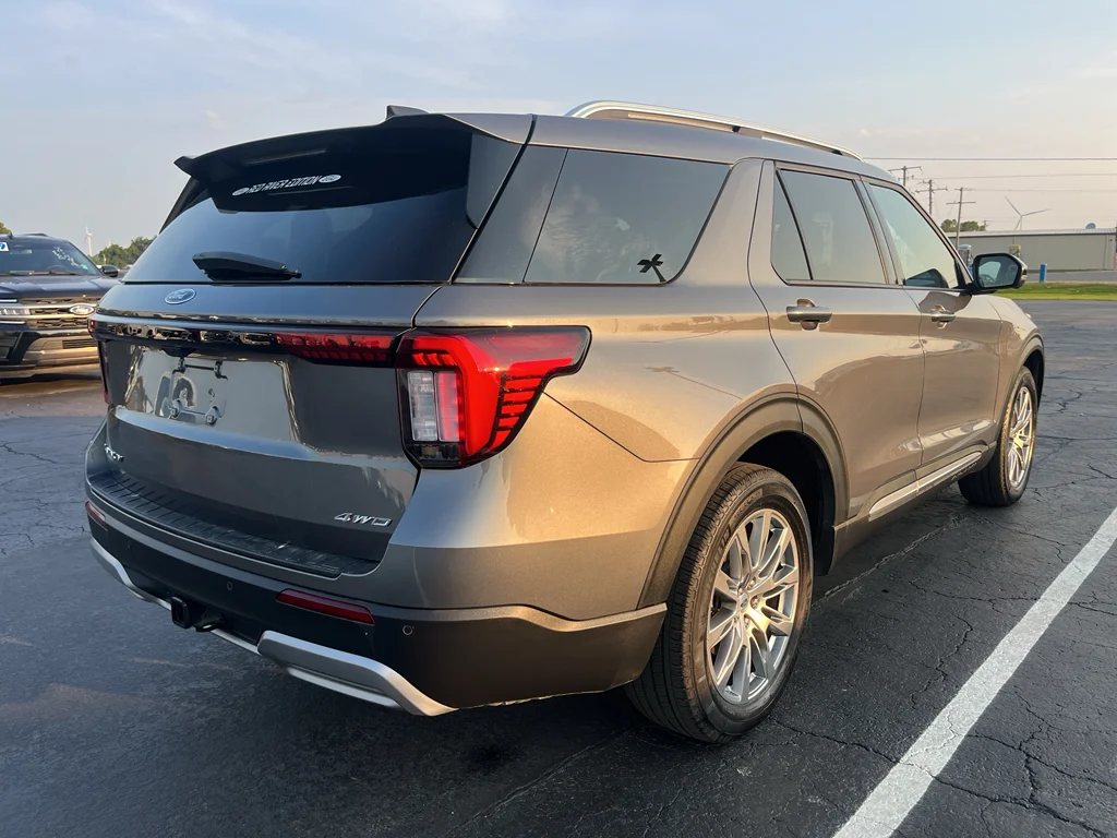 Used 2025 Carbonized Gray Metallic Ford Platinum image 5