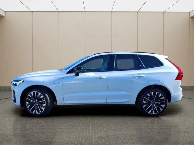 New 2026 Crystal White Volvo T8 Ultra image 5