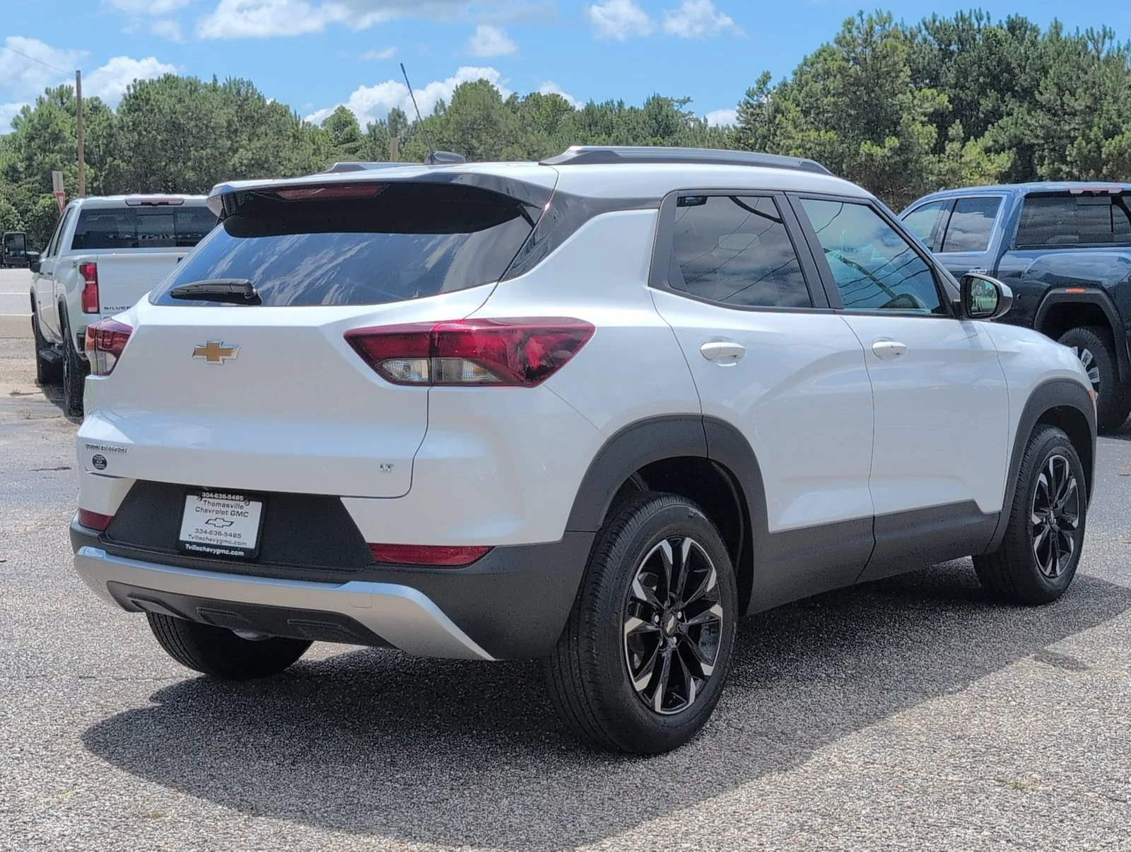 Used 2023 Summit White Chevrolet LT image 7