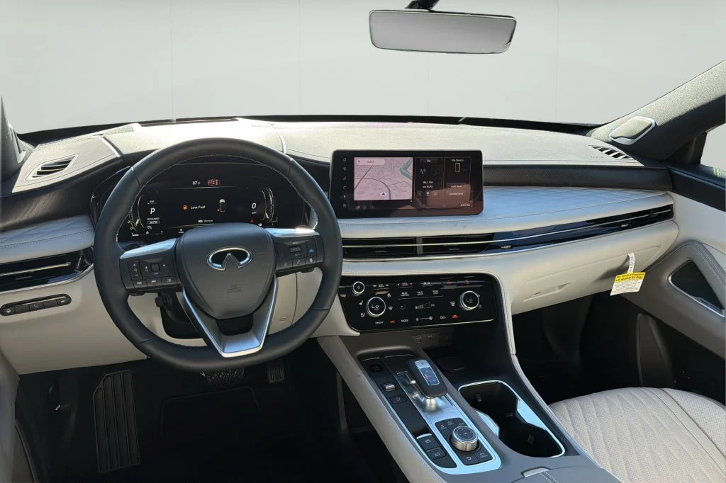 New 2027 2T RAD WHT INFINITI Autograph AWD image 20