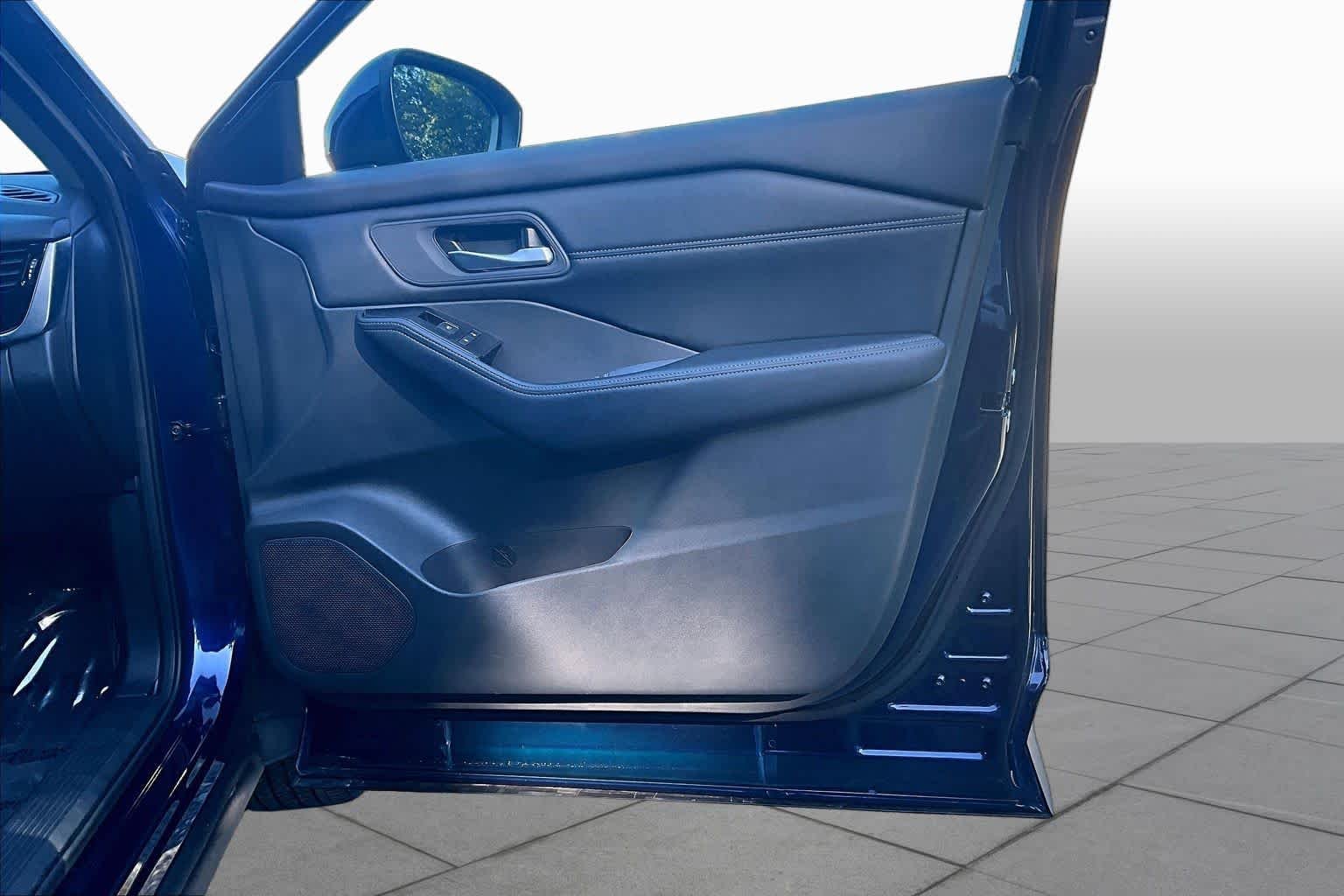 Used 2026 Deep Ocean Blue Pearl Nissan SL image 23