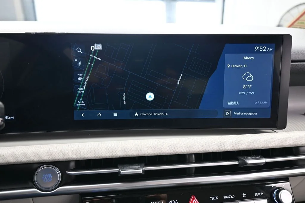 Used 2025 Ecotronic Gray Hyundai SEL Convenience image 19