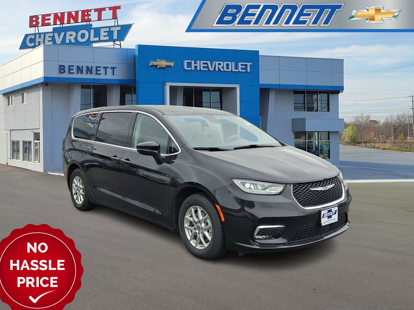 2023 Chrysler Pacifica Touring L's photo