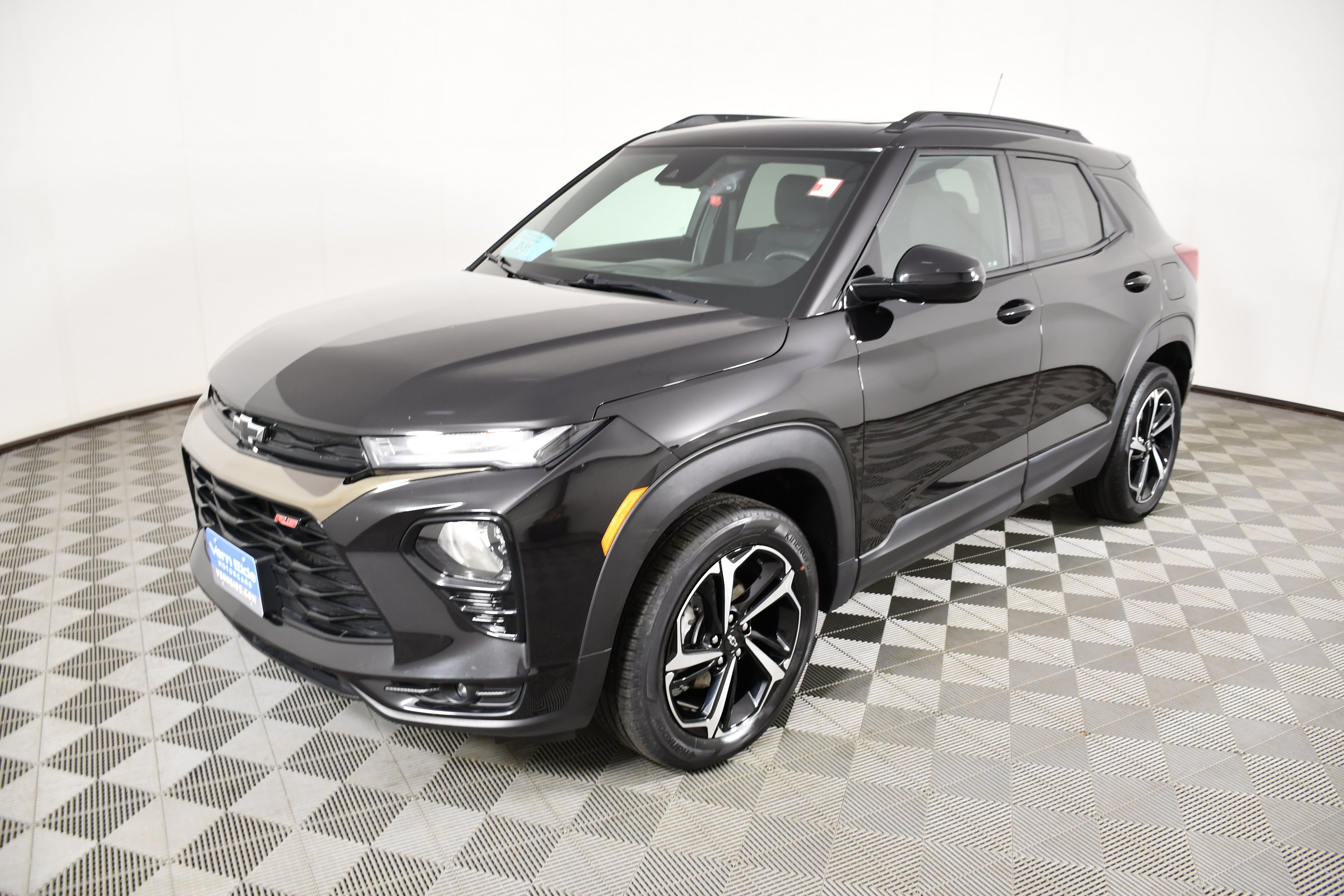 Used 2023 Mosaic Black Metallic Chevrolet RS image 10