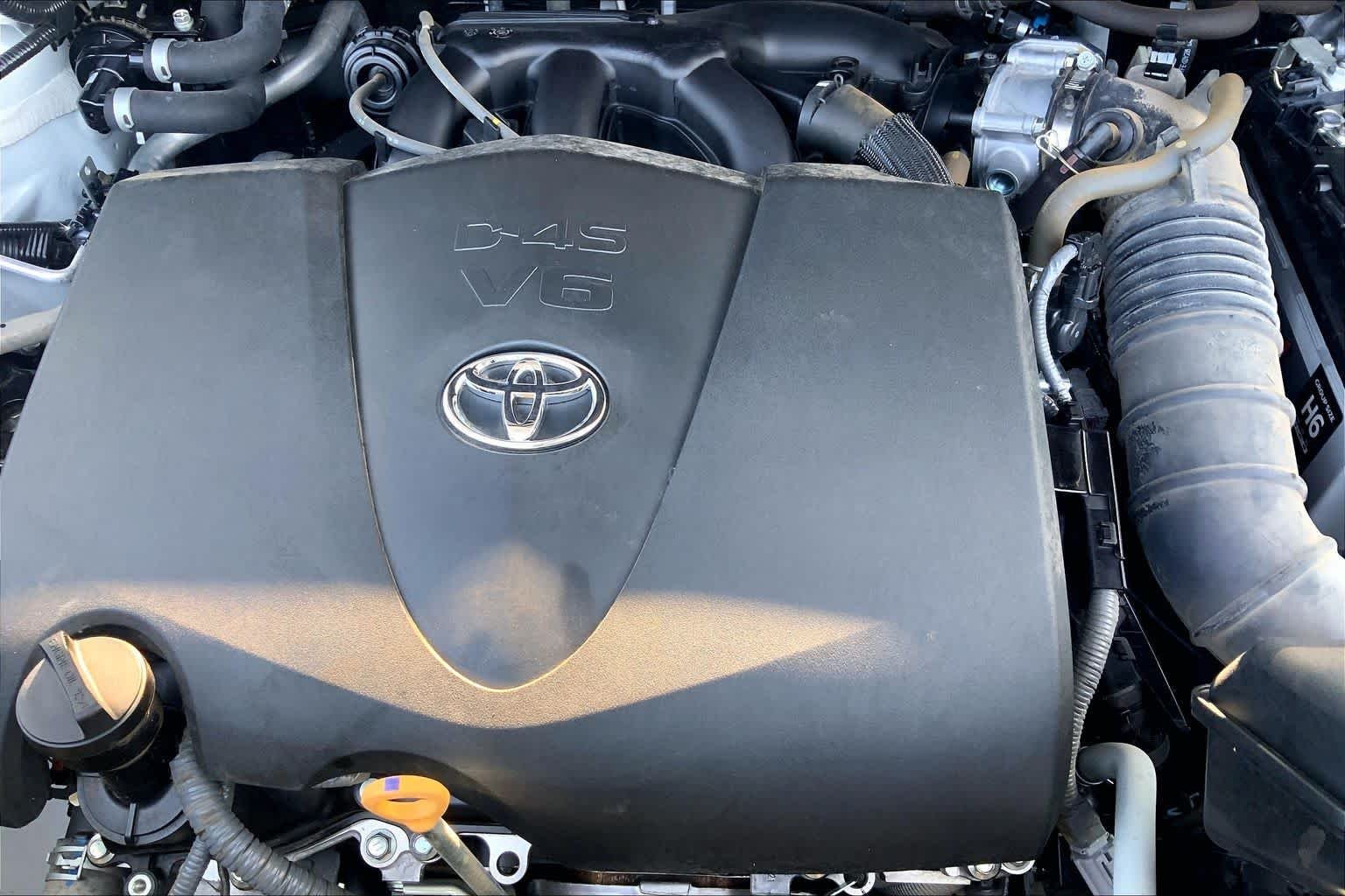 Used 2021 Blizzard Pearl Toyota XLE image 33