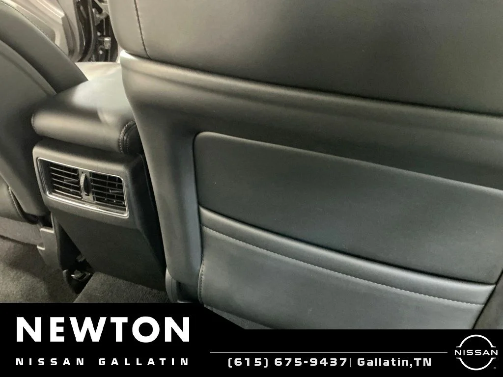 Used 2014 Super Black Nissan 3.5 SV image 19
