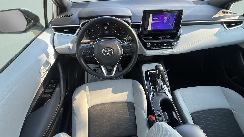 2025 Toyota Corolla Hatchback SE - Photo 11