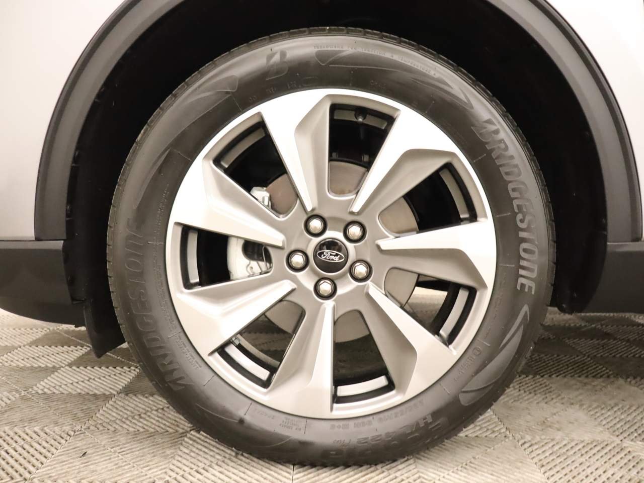 Used 2023 Iconic Silver Ford Platinum image 6