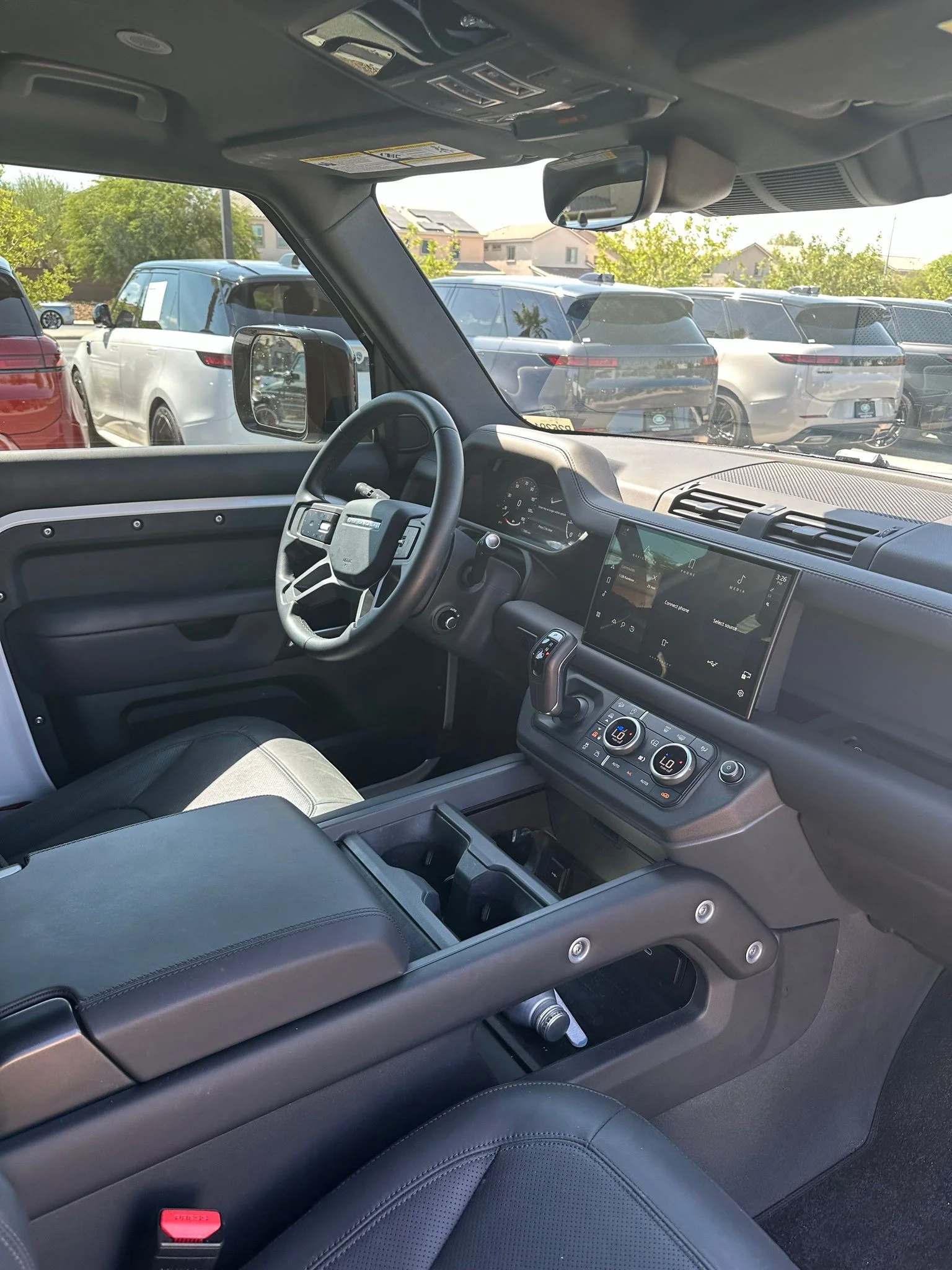 Used 2025 Fuji White Land Rover X-Dynamic SE image 13