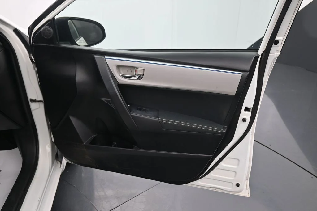 Used 2014 White Toyota LE Plus image 12