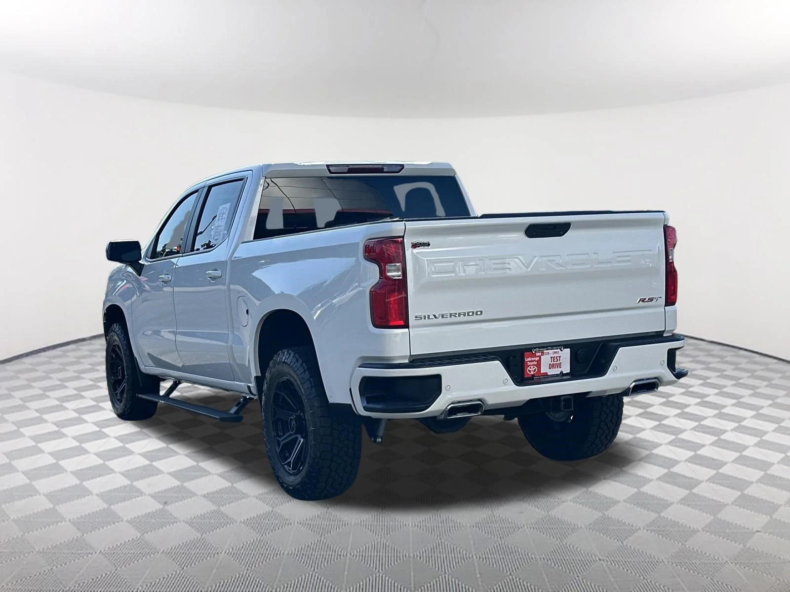 Used 2022 Summit White Chevrolet RST image 7