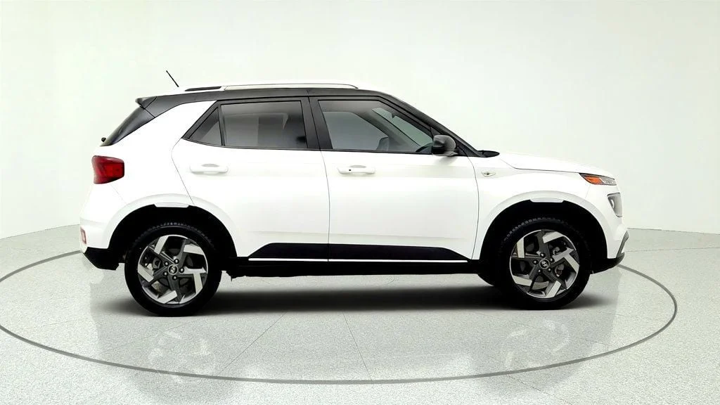 Used 2023 Lunar White Hyundai Limited IVT image 4