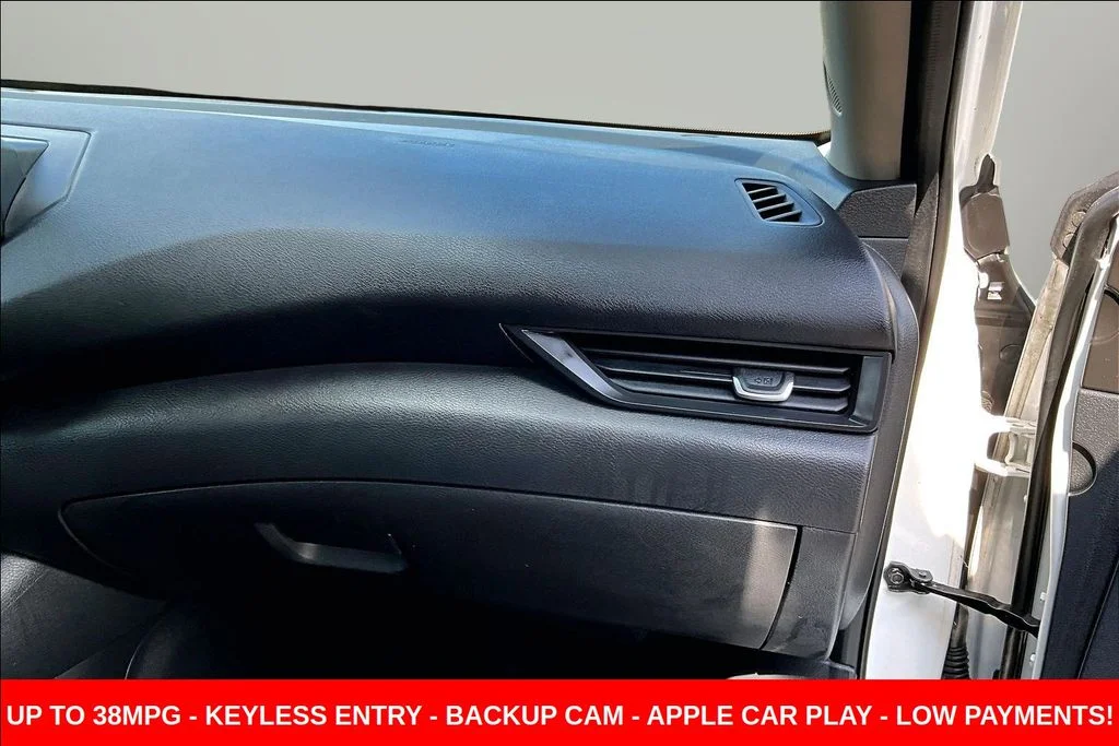 Used 2022 White Nissan S image 29